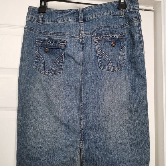 Vintage Design Denim skirt - Picture 11 of 11